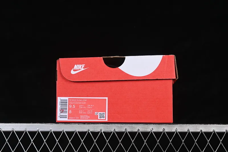 All Categories Nk SB Dunk Series Nk SB Dunk Low Low-top sneakers Nike SB Dunk Low Year of the Horse White and Yellow Low-top casual sneakers IB4417-101